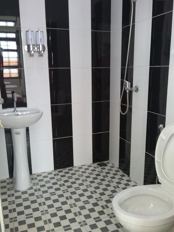 Mess Inn Семаранг Номер фото