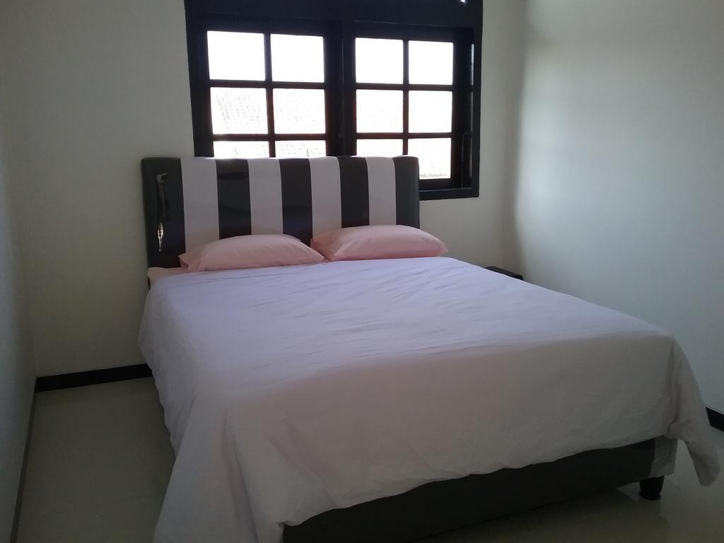 Mess Inn Семаранг Номер фото